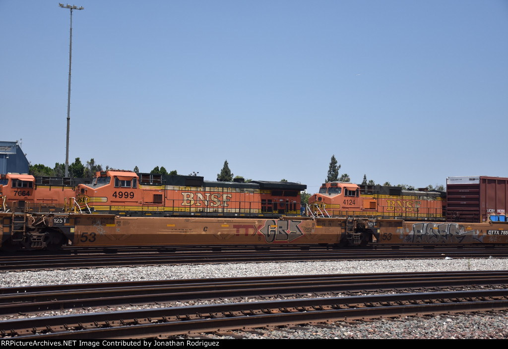 BNSF 4999